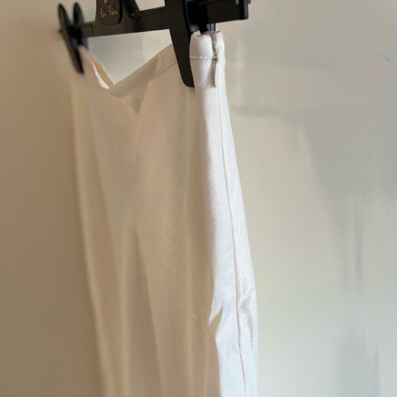 EUC Long Skirt in Washed Satin White S - Picture 4 of 6
